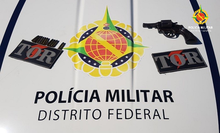 PMDF aborda caminhonete vinda da Bahia e apreende arma de fogo