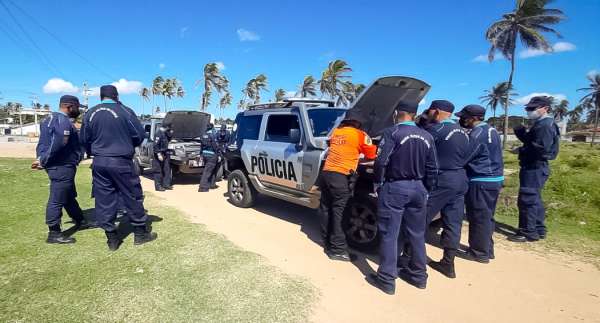 Policiais militares participam de instrução de direção off-road nas dunas