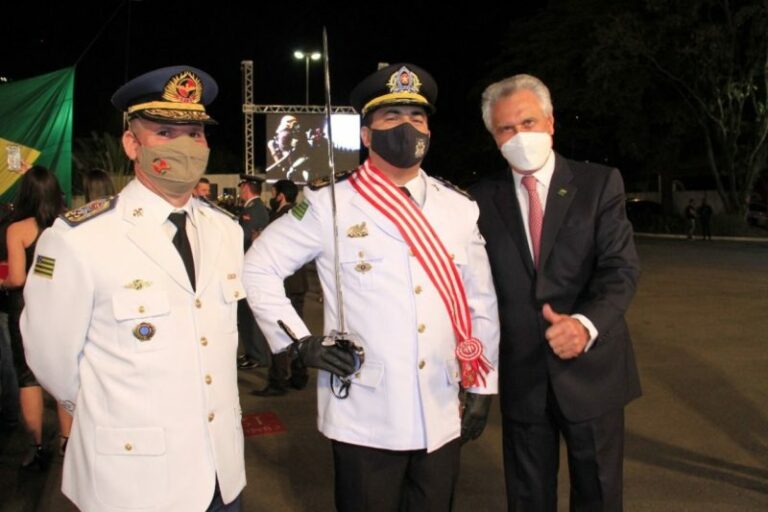 Policiais militares são condecorados em evento comemorativo ao Dia do Bombeiro militar
