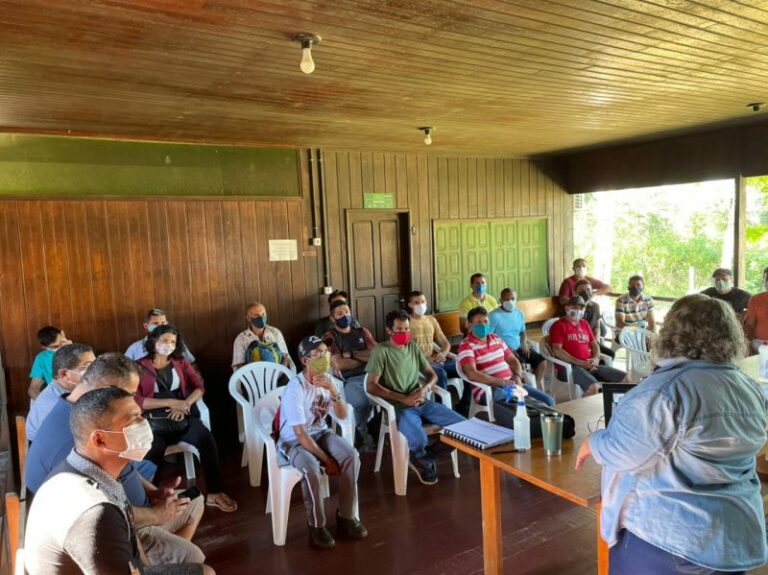 Primeira Rodada de Negócios do setor florestal reúne empresários e representantes de comunidades rurais do Juruá