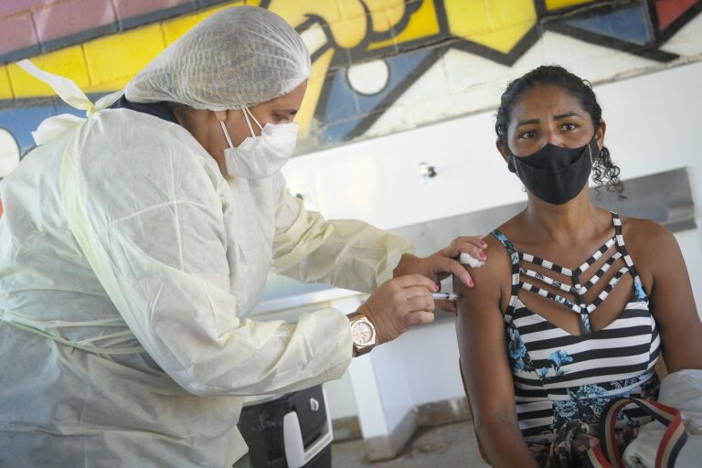 Reforço de vacinação contra covid-19 no Sol Nascente