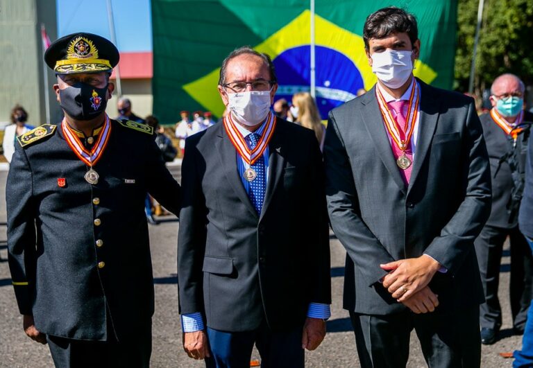 Secretário de Cultura recebe medalha da Ordem D. Pedro II