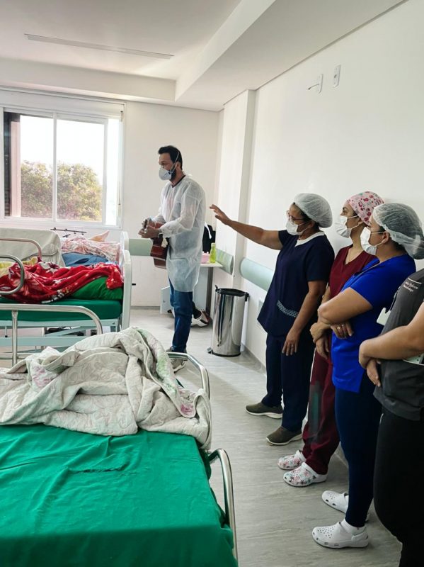 Servidores do PS de Rio Branco proporcionam momento musical aos pacientes