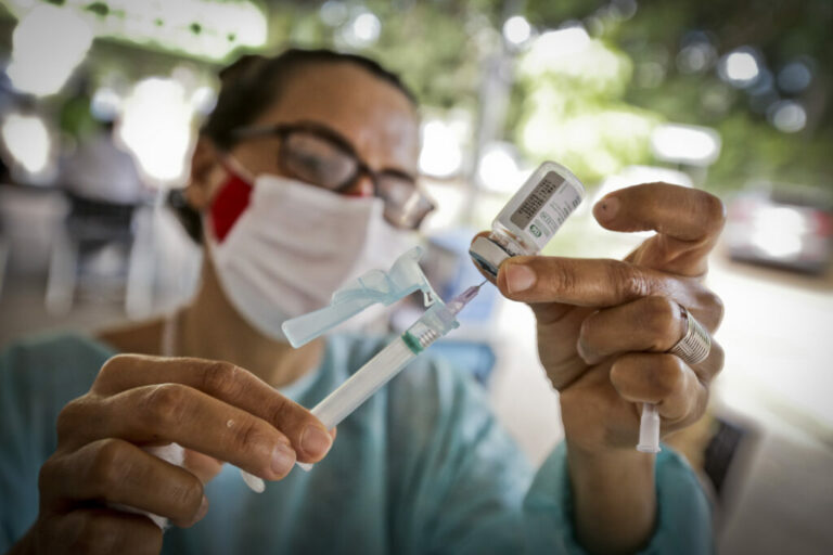 Vacina contra influenza é disponibilizada para toda a população