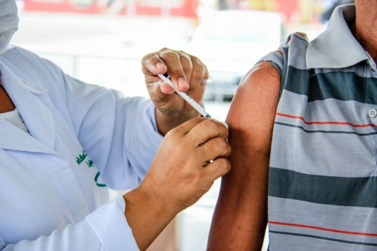 Vacinação contra a Covid-19 chega aos maceioenses com 32 anos, a partir das 13h