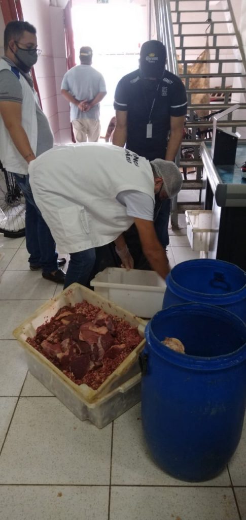 Vigilância Sanitária apreende 300kg de carne estragada no Benedito Bentes