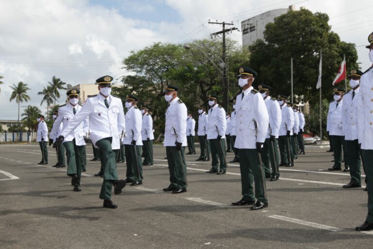 PM forma primeira turma de tenentes auxiliares na Vila Militar dos Dendezeiros