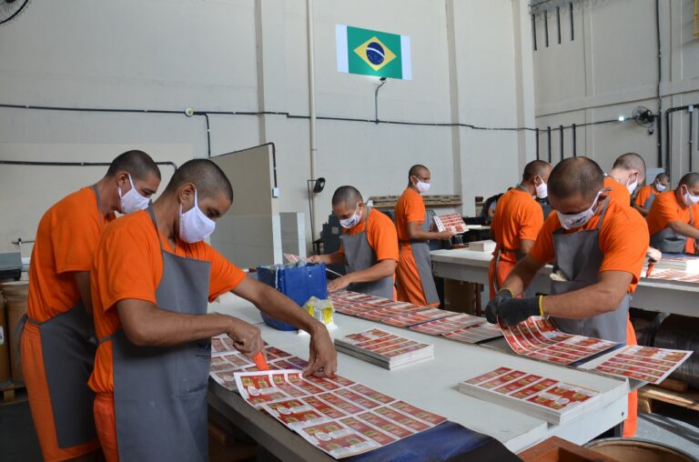 Internos ganham oportunidade em nova empresa instalada no sistema prisional do Ceará