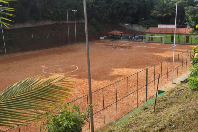 Reformado pelo Governo do Estado, Campo do Bariri está de volta à tradição esportiva de Salvador