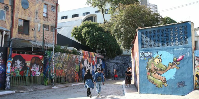 Beco do Batman, em São Paulo, passa por obras contra alagamentos