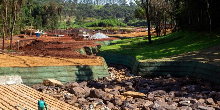 Zema sanciona lei que define uso de R$ 11 bi do acordo de Brumadinho