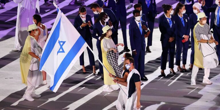 Atletas israelenses mortos em 1972 são lembrados na abertura de Tóquio