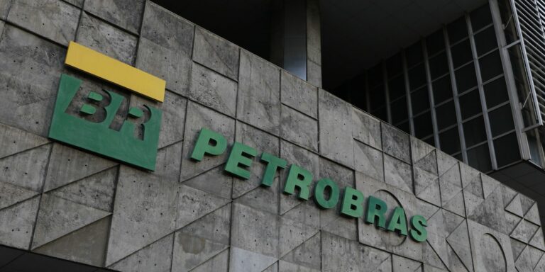 Petrobras encerra venda de sua participação na BR Distribuidora