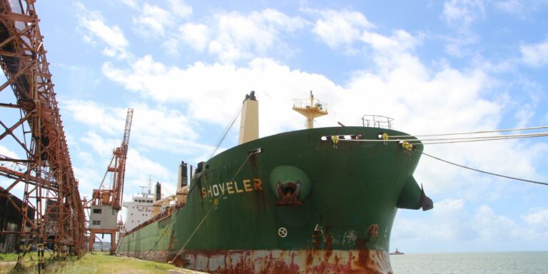 Tripulantes de navio atracado no Recife testam positivo para covid-19