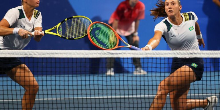 Tóquio: dupla brasileira perde para suíças e buscará bronze no tênis