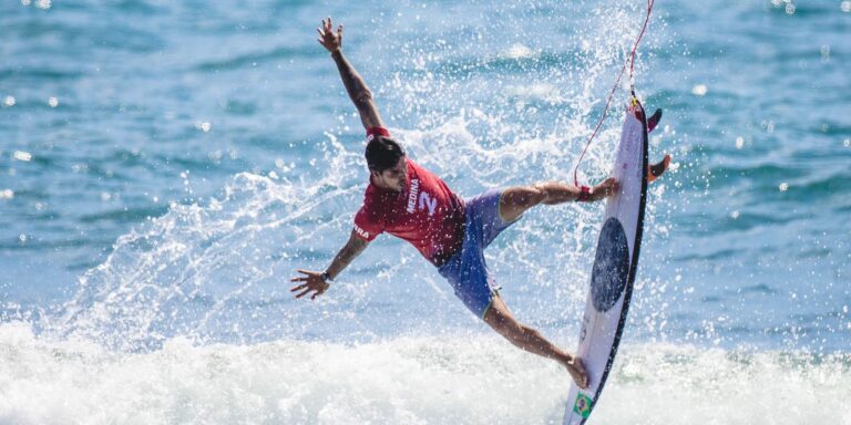 Tóquio: oitavas do surfe começam neste domingo com quatro brasileiros