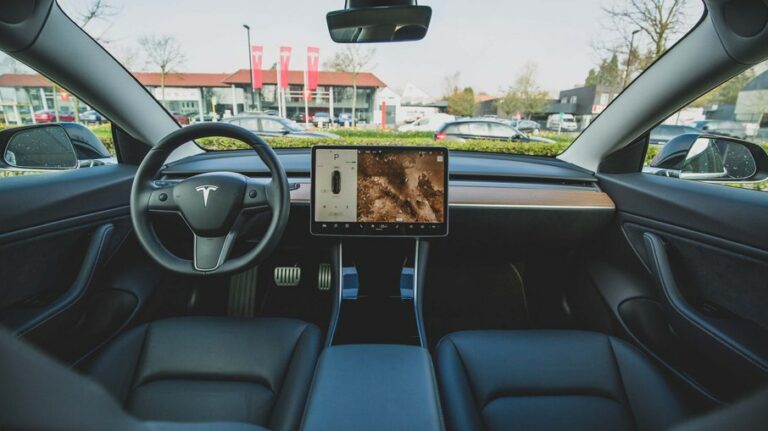 Direção autônoma da Tesla: empresa de Elon Musk lança recurso aguardado