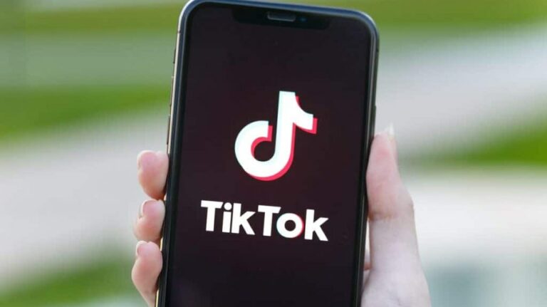 TikTok é acusado de racismo e culpa algoritmo por censura; entenda