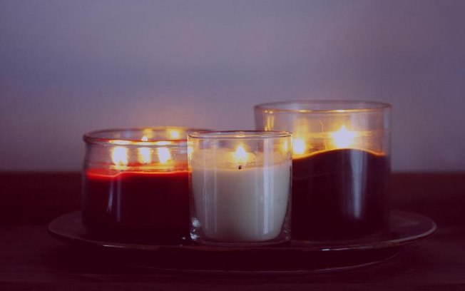 O significado das cores das velas e de suas chamas
