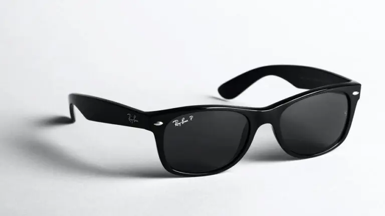 Facebook vai lançar óculos inteligentes em parceria com Ray-Ban
