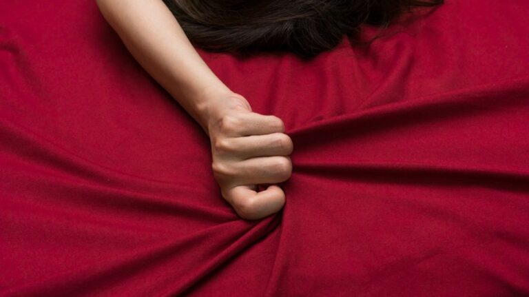 Veja 8 posições sexuais que facilitam orgasmos intensos e prazerosos