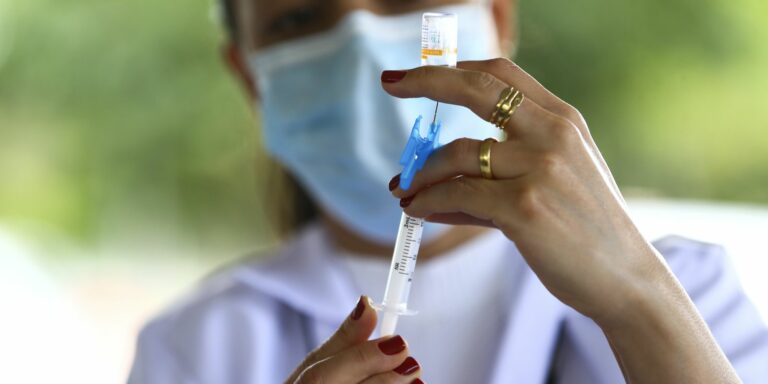 Distrito Federal abre agendamento para vacinação na faixa dos 40 anos
