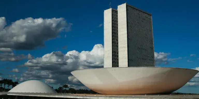 Comissão especial aprova PEC que altera regras eleitorais