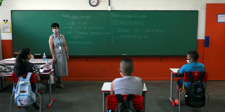 No Rio, sindicato pede fechamento de escolas por casos de covid-19