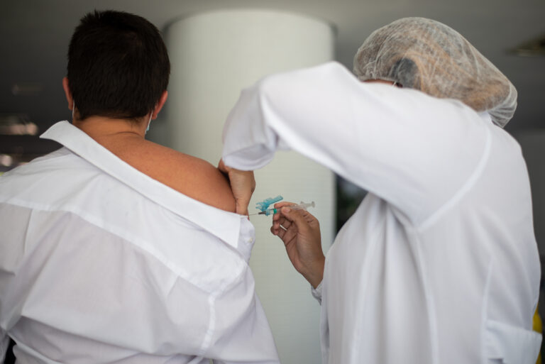 Servidores do Palácio da Abolição são vacinados com H1N1