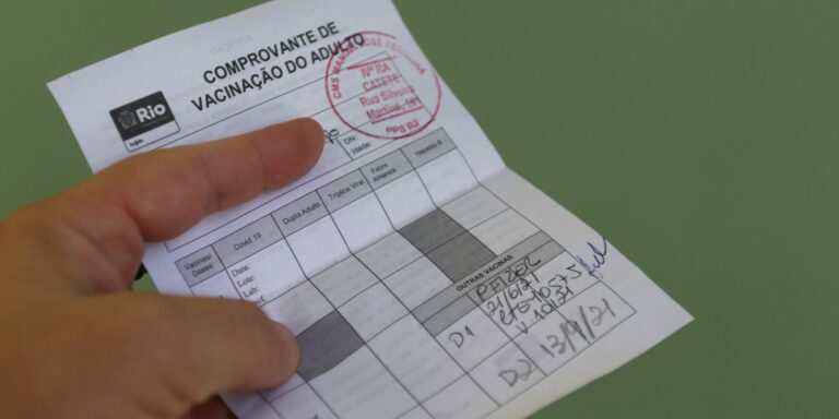 Rio passa a exigir certificado de vacina contra covid em alguns locais