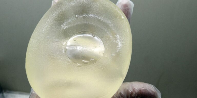 Inmetro orienta sobre implantes mamários com certificação suspensa