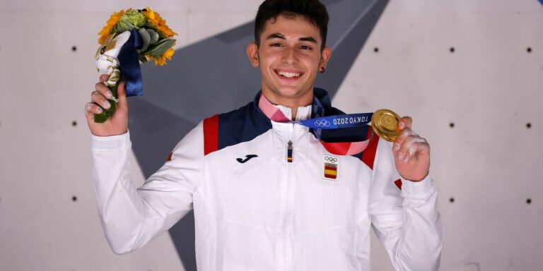 Espanhol Ginés López conquista primeiro ouro olímpico da escalada