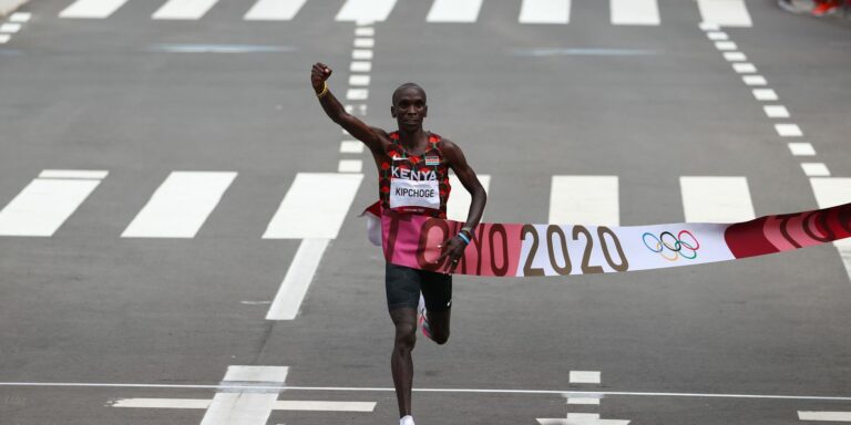 Olimpíada: queniano Eliud Kipchoge conquista ouro na maratona