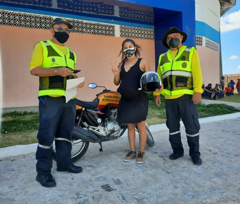 Após ser entubada e superar a Covid19, grávida de oito meses é aprovada nas categorias A e B