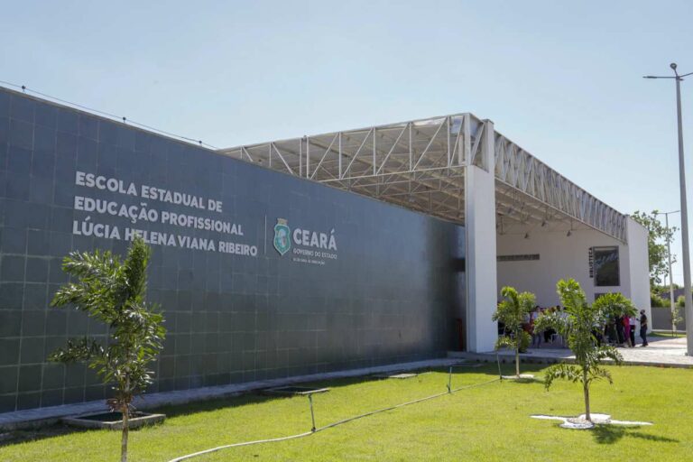 Governo do Ceará entrega nova sede para Escola de Educação Profissional de Horizonte
