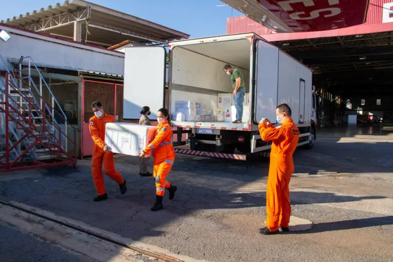 Minas Gerais entrega 43ª remessa de vacinas às Regionais de Saúde