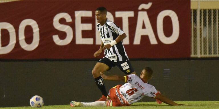 Apesar de derrota, Santos avança na Copa do Brasil