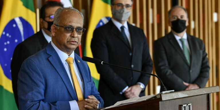 Brasil pode colaborar com Suriname no setor do petróleo, diz ministro