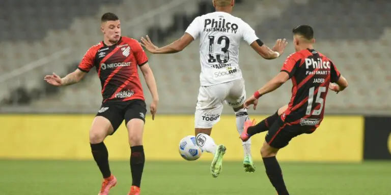 Athletico-PR sai na frente do Santos nas quartas da Copa do Brasil