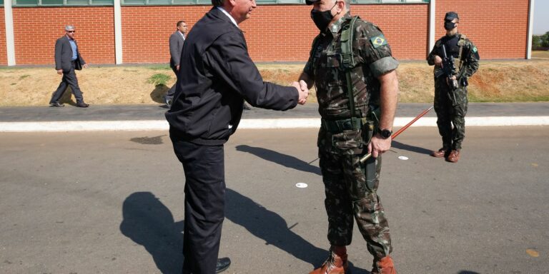 Presidente participa de cerimônia do Exército em Goiânia