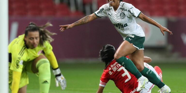 Brasileiro Feminino: Palmeiras sai na frente do Inter na semifinal