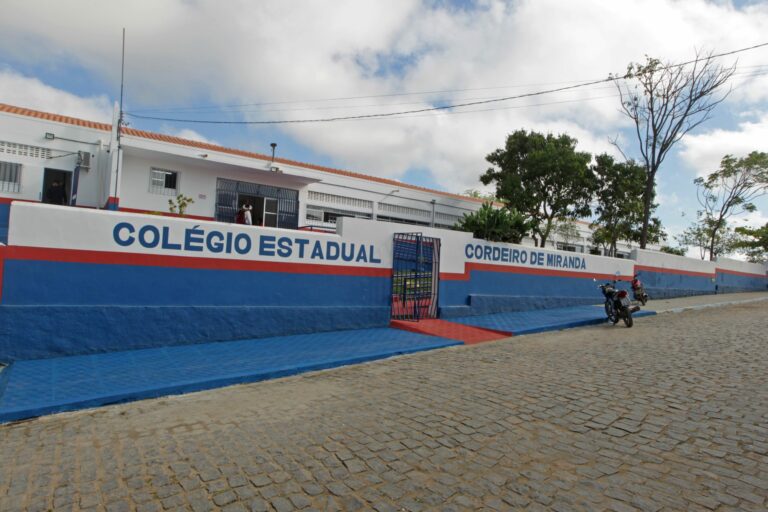 Escola estadual é entregue reformada em Itaju do Colônia