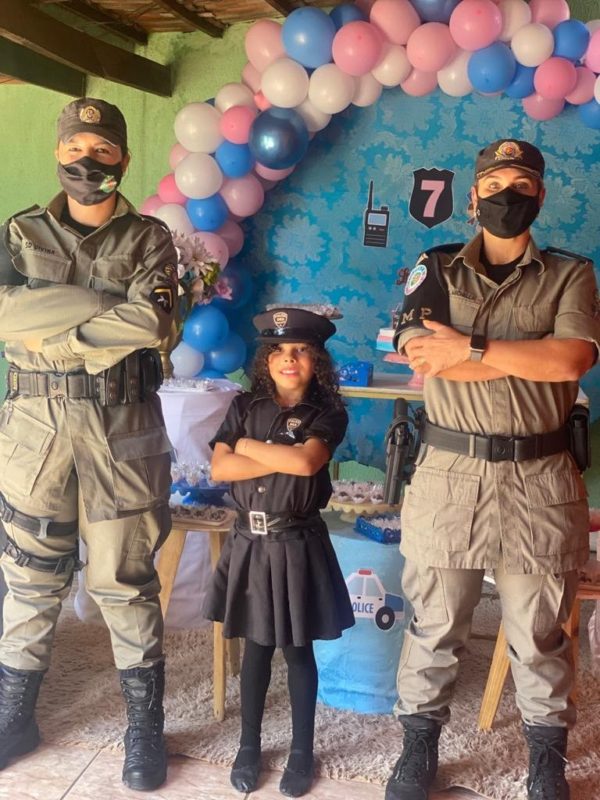 Batalhão Maria da Penha participa de aniversário infantil