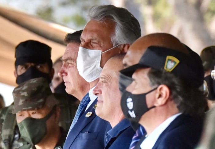 Bolsonaro e Caiado participam de solenidade militar em Goiânia