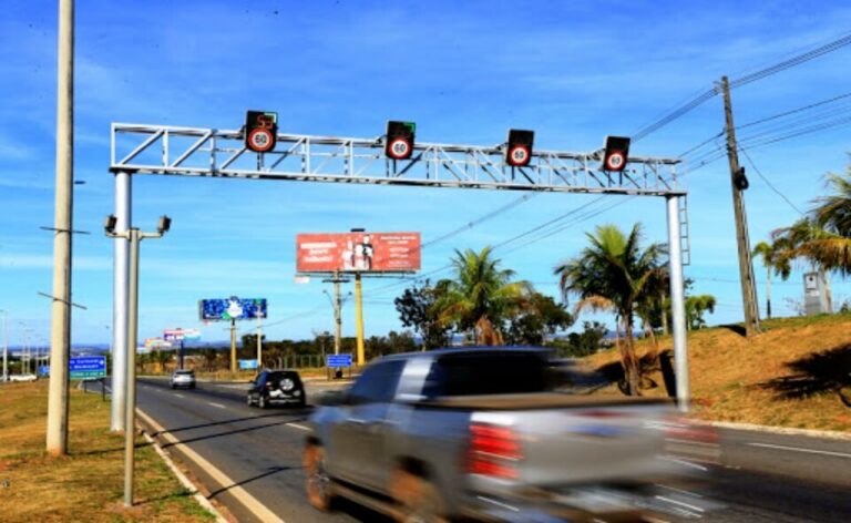 Caiado acaba com “indústria da multa”, em Goiás, que completa 2 anos e 7 meses sem radares móveis