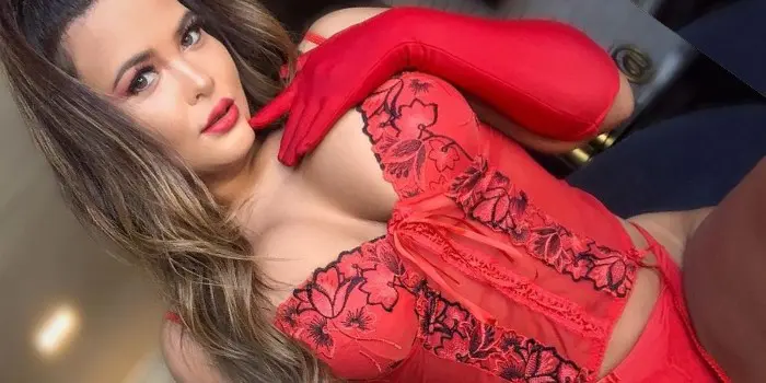 Geisy Arruda surge de lingerie picante e incendeia o mundinho virtual
