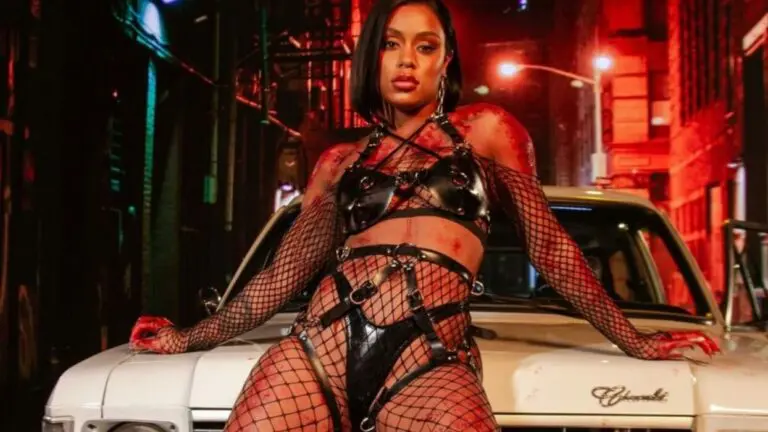 Rebecca aposta em vestido super sexy para divulgação diferenciada: “É de se apaixonar”