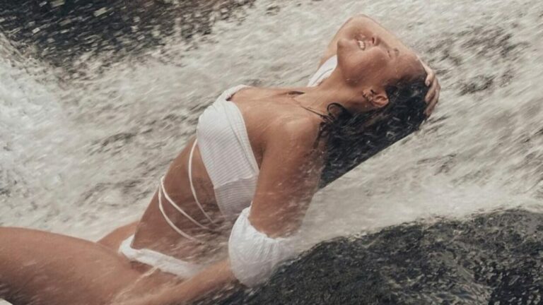 Larissa Manoela dá show de corpão sarado em cenário apaixonante: “TBT de um banho de cachu”