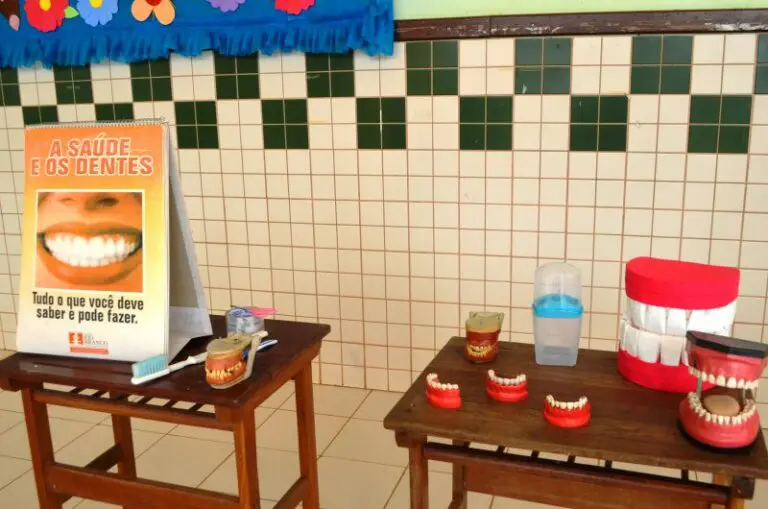 Educação do Acre realiza ação de prevenção odontológica com pais nas escolas