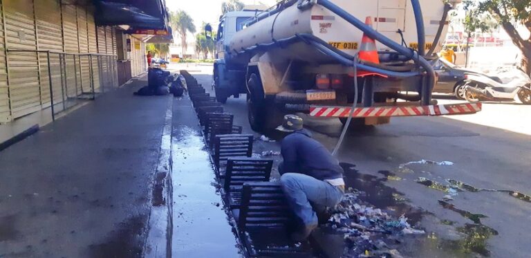 Em um dia, mais de 68 toneladas de lixo recolhidas no SIA